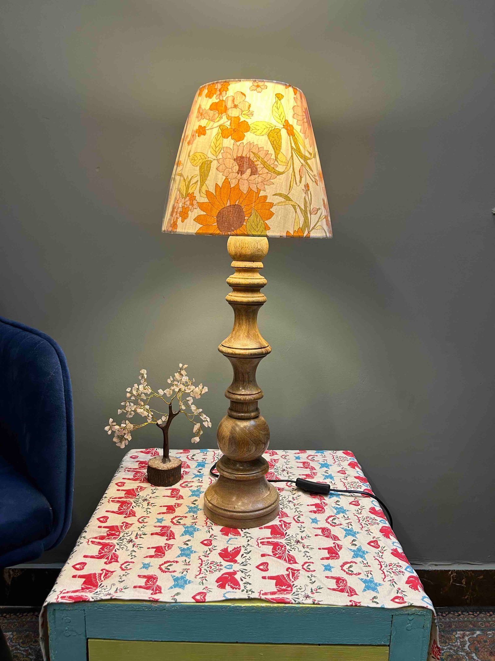 Averra – Solid Wood Table Lamp